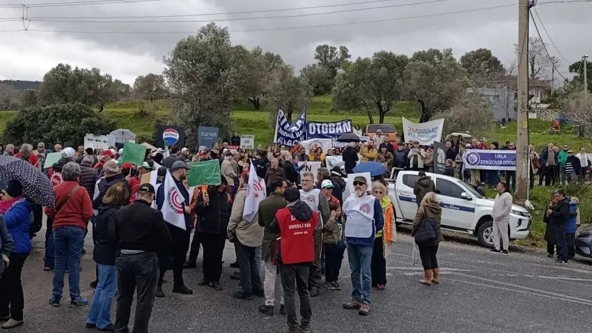 İzmir'de otoyol özelleştirmesine tepki: Halkın vergileri ile yapıldı haberinin görseli