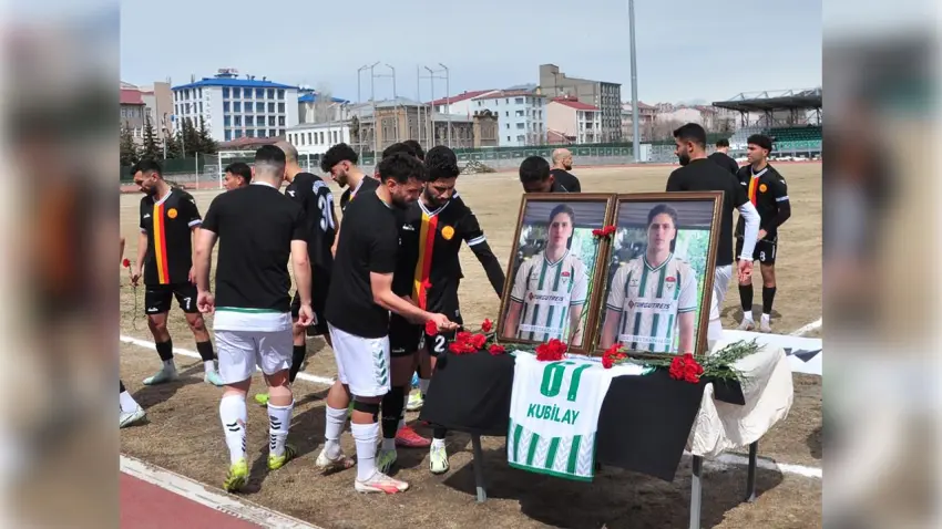 Öldürülen futbolcu Kubilay Kaan Kundakçı sahada anıldı haberinin görseli