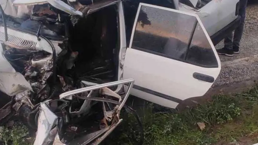 Otomobil ile TIR çarpıştı: 3 yaralı haberinin görseli