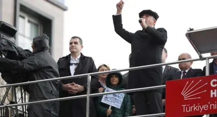 Özel, Kuşadası'ndan Erdoğan'a seslendi: Tarih boyunca utançla yaşayacaksın!