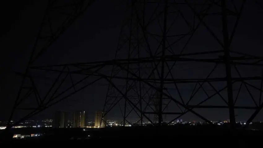 Tahran’da elektrikler gitti haberinin görseli