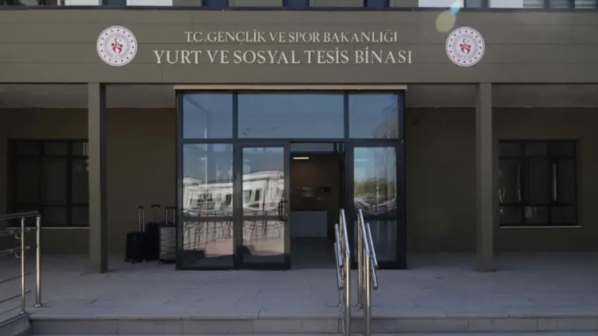 Çiğli’de kız yurduna izinsiz giren şüpheli tutuklandı, yurt müdürü görevden alındı haberinin görseli