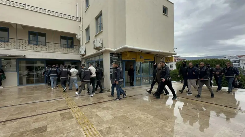 Marmaris Belediyesi’nde rüşvet ve usulsüzlük soruşturması: 13 şüpheli adliyeye sevk edildi haberinin görseli