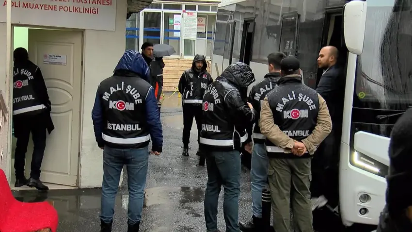 Uşak Belediyesi hakkındaki 'rüşvet' soruşturmasında gözaltına alınanlar sağlık kontrolünden geçti haberinin görseli