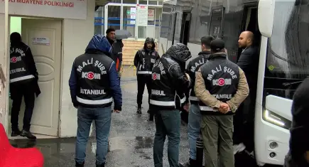 Uşak Belediyesi hakkındaki 'rüşvet' soruşturmasında gözaltına alınanlar sağlık kontrolünden geçti