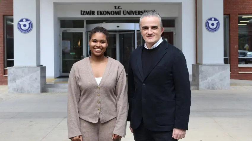 İzmir Ekonomi &Uuml;niversitesi &ouml;ğrencisi