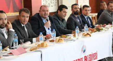 Başkan Çiçek ilçedeki muhtarlarla bir araya geldi