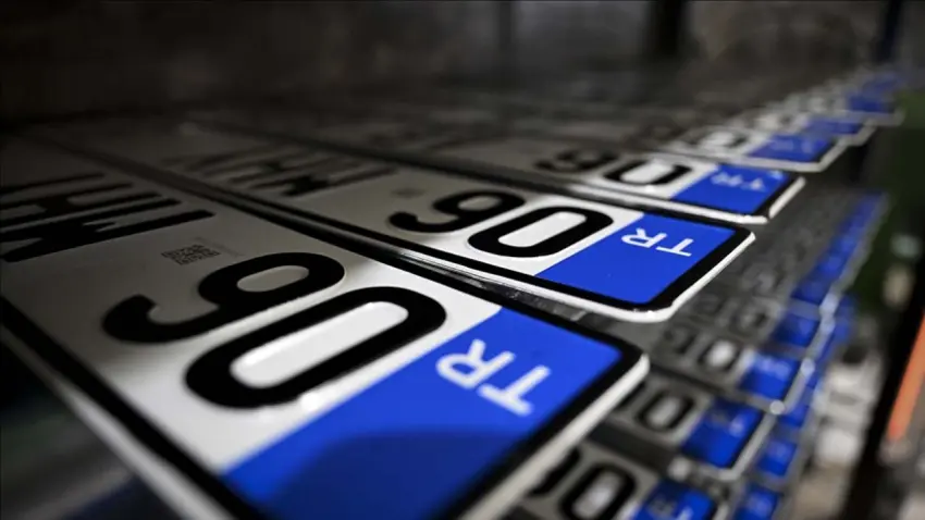 Geçiş süresi doldu: APP plaka denetimleri yarın başlıyor haberinin görseli