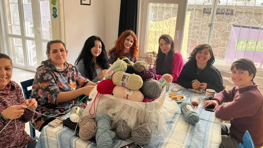 Kadın Savunması’ndan Mor Mekan’da işaret dili atölyesi haberinin görseli