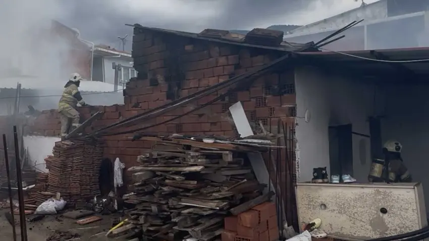 Kemalpaşa’da ev yangını: Müstakil ev kullanılamaz hale geldi haberinin görseli