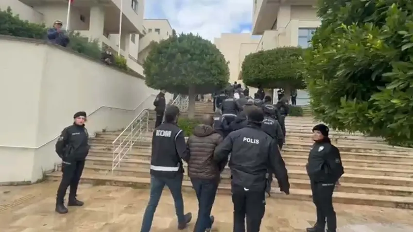 Marmaris Belediyesi’ndeki rüşvet soruşturmasında 4 kişi tutuklandı haberinin görseli