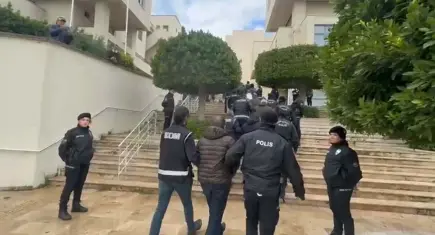 Marmaris Belediyesi’ndeki rüşvet soruşturmasında 4 kişi tutuklandı