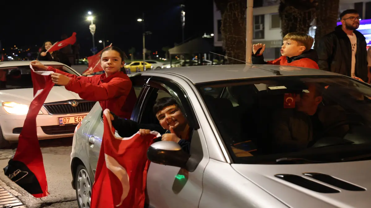 A Milli Takım'ın Dünya Kupası’na katılması İzmir'de kutlandı görseli