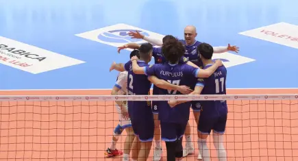 Arkas Spor final kapısını araladı: İzmir’de kritik galibiyet!