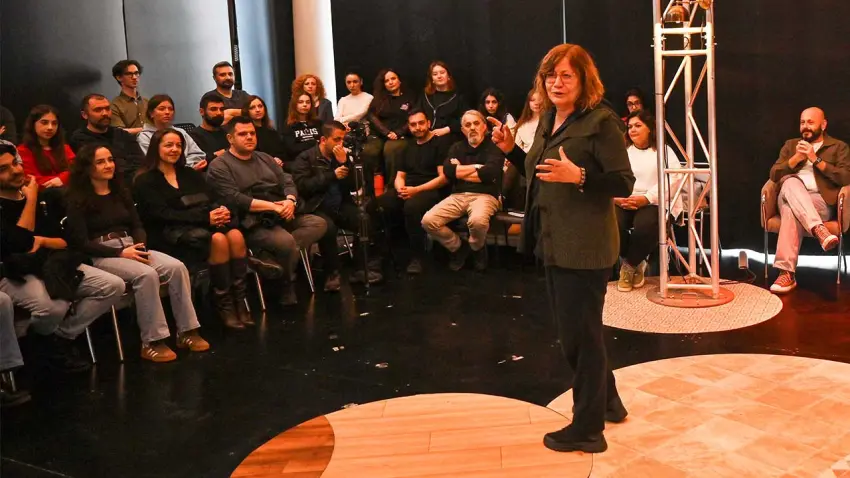 Bornova’da Dünya Tiyatro Günü söyleşisi: “Tiyatronun uzun serüveni” haberinin görseli