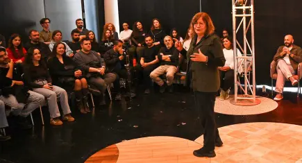 Bornova’da Dünya Tiyatro Günü söyleşisi: “Tiyatronun uzun serüveni”