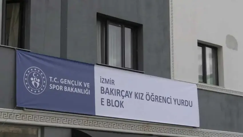 İzmir’de KYK yurdunda taciz iddiası: Tepki eylemi düzenlendi haberinin görseli