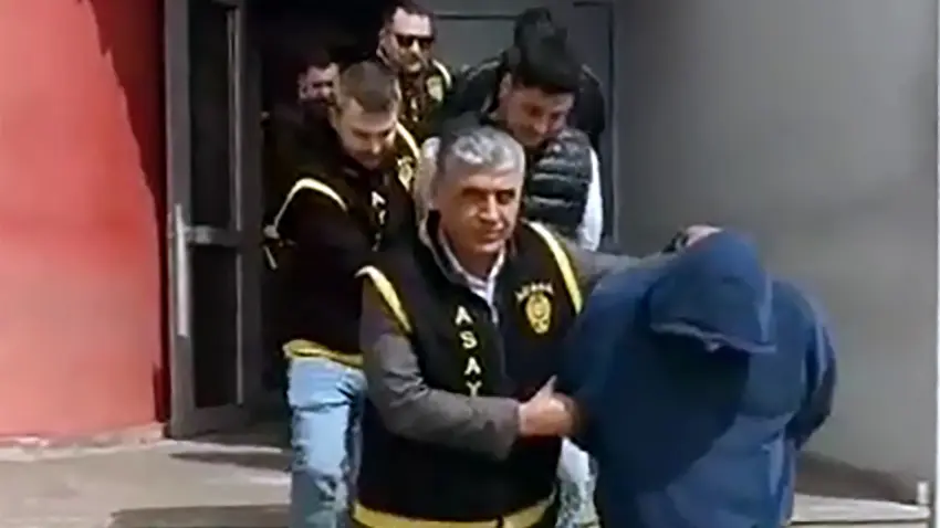 ‘Kimliğiniz kötü niyetli kişilerin eline geçti’ dediler: Yatağa bağımlı oğlu için biriktirdiği paraları aldılar haberinin görseli