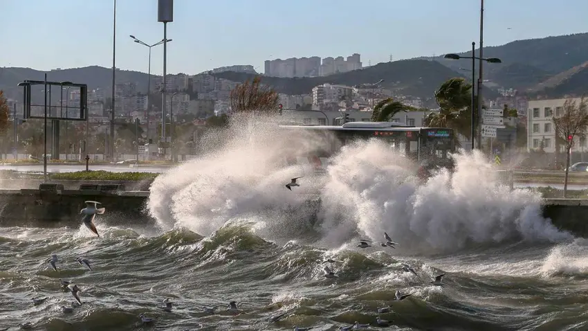 Müdürlükten İzmir’e fırtına uyarısı haberinin görseli