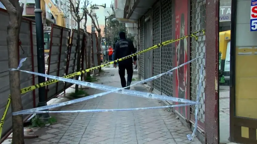 Zeytinburnu’nda yıkım faciası: İnşaattan beton parçası düştü, 6 yaşındaki çocuk hayatını kaybetti haberinin görseli