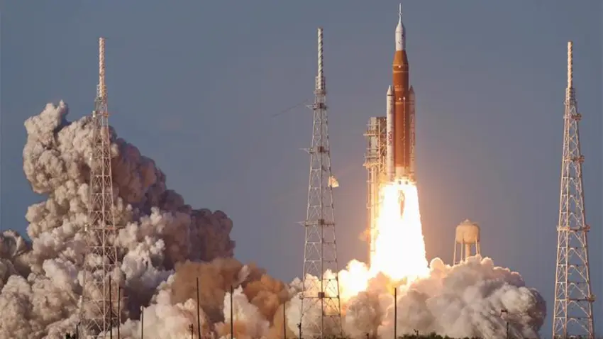 54 yıl sonra bir ilk: NASA aya insanlı uçuş başlattı haberinin görseli