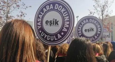 EŞİK’ten doğum izni eleştirisi: Aileci ve ataerkil politikaların bir devamı