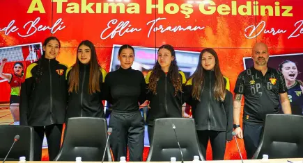 Göztepe’de altyapıdan üç genç voleybolcu A takıma yükseldi