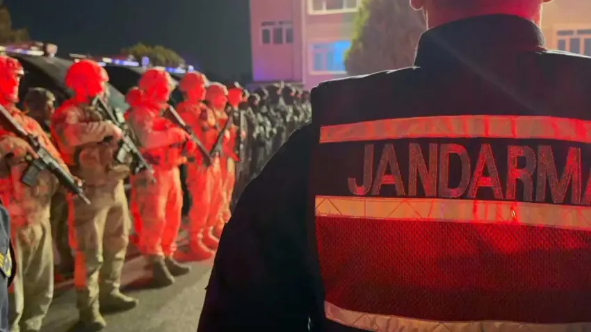 İzmir merkezli DEAŞ operasyonu: 3 ilde 9 şüpheli yakalandı haberinin görseli