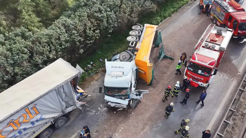 Kocaeli TEM’de zincirleme kaza: Yaşlı çift hayatını kaybetti! Ankara yönü ulaşıma kapandı haberinin görseli