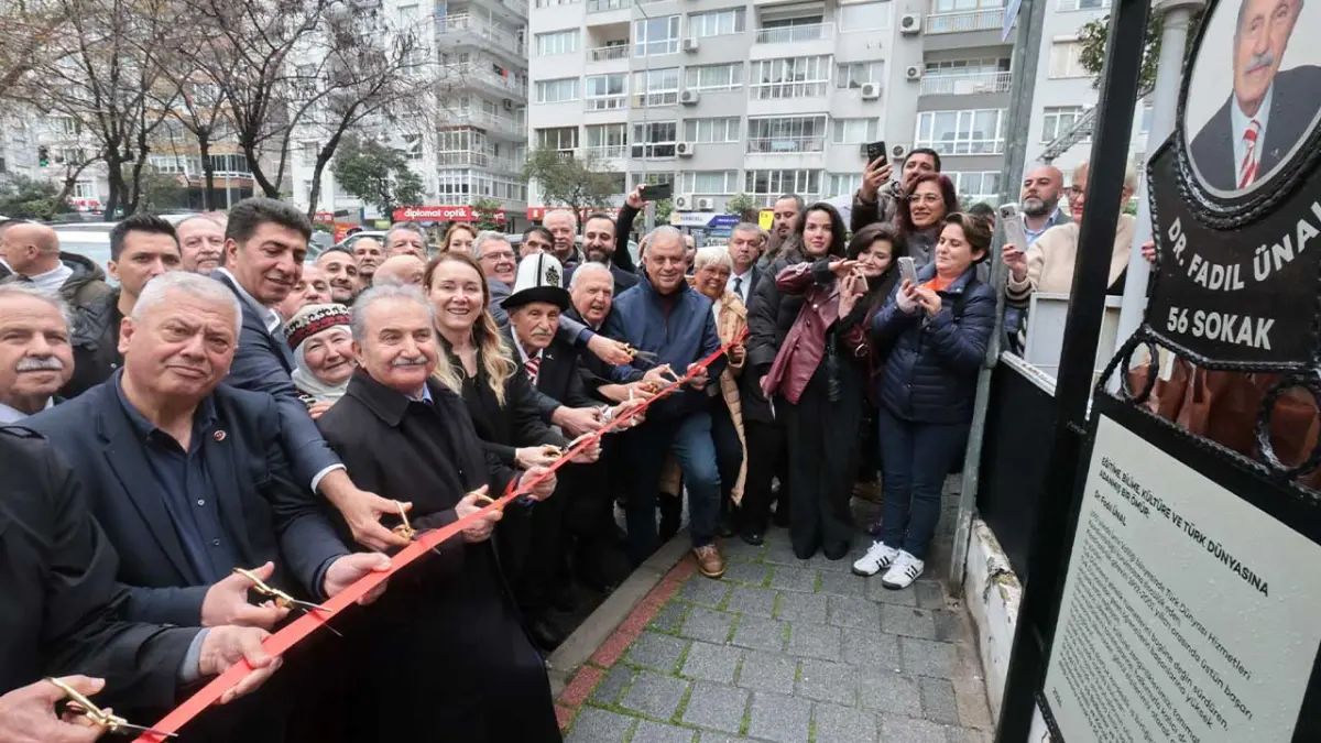 Konak’ta Dr. Fadıl Ünal’ın adı yaşadığı sokağa verildi