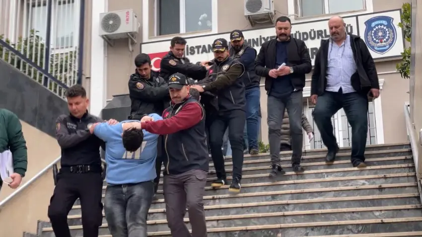 Mezarlıkta silahlı çatışma: 2 kişi hayatını kaybetti! Şüpheliler adliyeye sevk edildi haberinin görseli