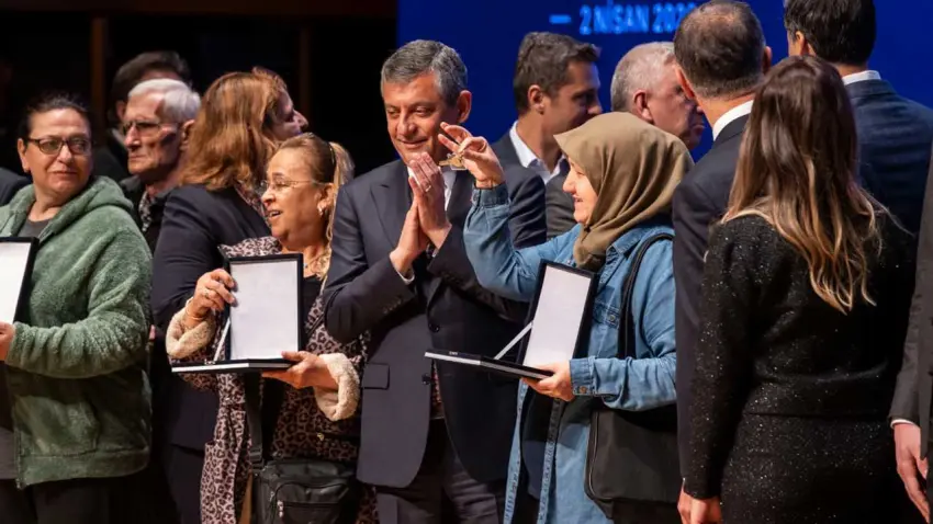 Özgür Özel: Halk bize iktidarı açacak anahtarı verdi haberinin görseli