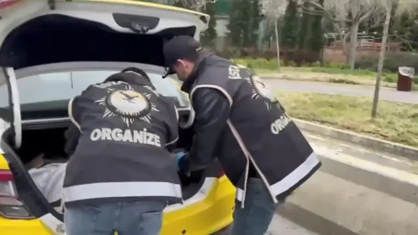 Sarıyer’de silah kaçakçılığı operasyonu: Depo ve taksiden cephanelik çıktı haberinin görseli