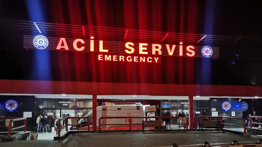 İzmir’de parkta dehşet: Salladığı bıçak 2 yaşındaki çocuğun boğazına geldi haberinin görseli