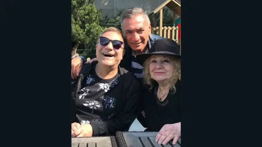 Mehmet Ali Erbil’in annesi İzmir’den son yolculuğuna uğurlandı haberinin görseli