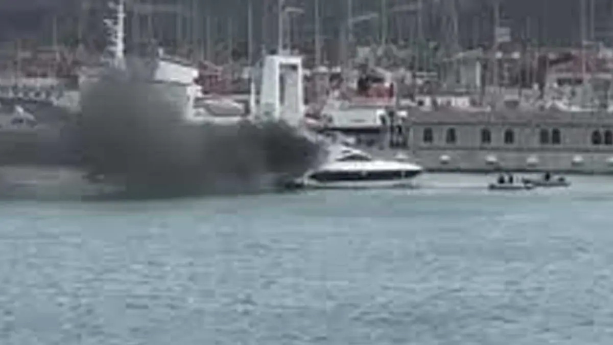 Çeşme'de motoryat yangını görseli