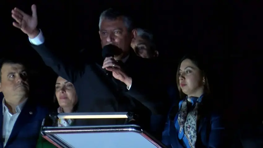 CHP lideri Özgür Özel Bursa’da: Başkan Bozbey, Aydın’daki topuklayan efe gibi AK Parti’ye sığınmadığı için gözaltında haberinin görseli