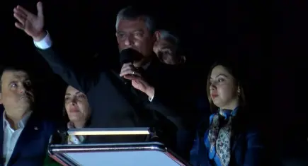 CHP lideri Özgür Özel Bursa’da: Başkan Bozbey, Aydın’daki topuklayan efe gibi AK Parti’ye sığınmadığı için gözaltında