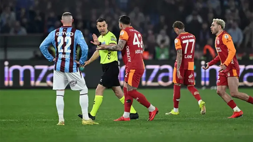 Derbi sonrası ortalık karıştı: Abdülkerim Bardakçı kırmızı kart gördü! haberinin görseli