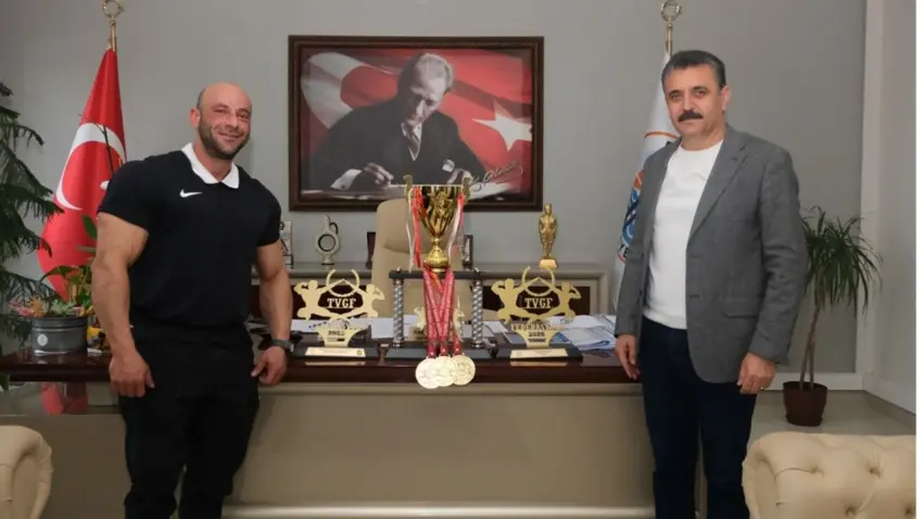 Dikili Belediyesi çalışanı Şampiyonlar Şampiyonu oldu haberinin görseli