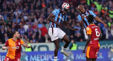 Trabzonspor, Galatasaray'ı 2-1 mağlup etti: Süper Lig’de zirve yarışı kızıştı