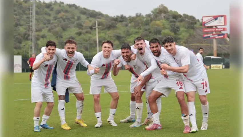 Altınordu Yusuf Şimşek ile şaha kalktı: Kurtuluş Meşalesi yakıldı haberinin görseli