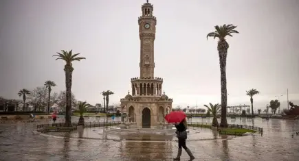 İzmir’de bahar havası yerini sağanak yağışlara bırakıyor