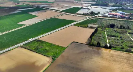 İzmir’de sağanak tarım arazilerini su altında bıraktı