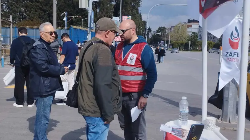 Zafer Partisi İzmir'de sahaya indi