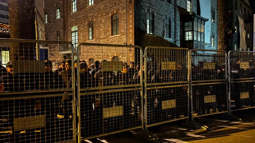 İzmir’de Meslek Fabrikası’na şafak operasyonu haberinin görseli