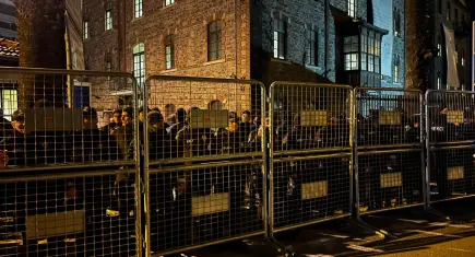 İzmir’de Meslek Fabrikası’na şafak operasyonu