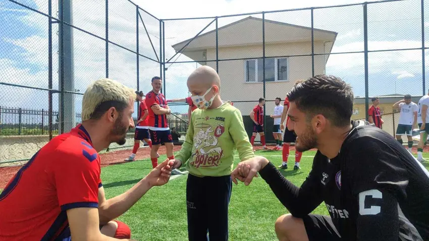 Kanserle mücadele eden Umut, Ödemiş Spor ile moral buldu haberinin görseli
