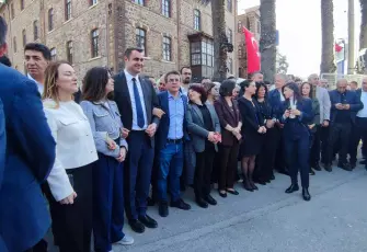 Meslek Fabrikası önünde etten duvar