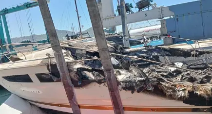 Bodrum’da marinadaki yangının ardından enkaz kaldırılıyor